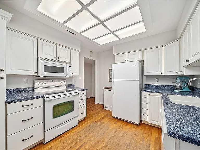 1416 N Forest Ave — Photo 11