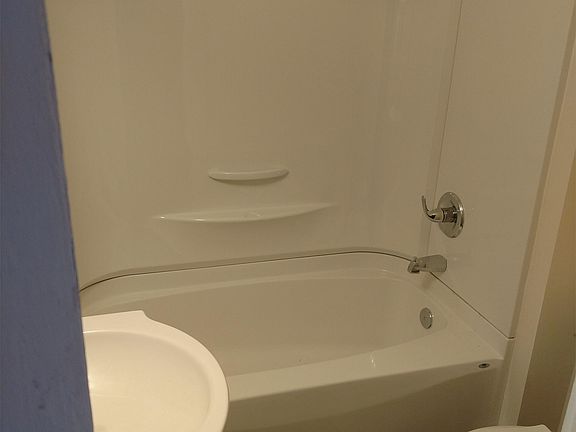 5th image of 3157 Ellwood Ave APT D