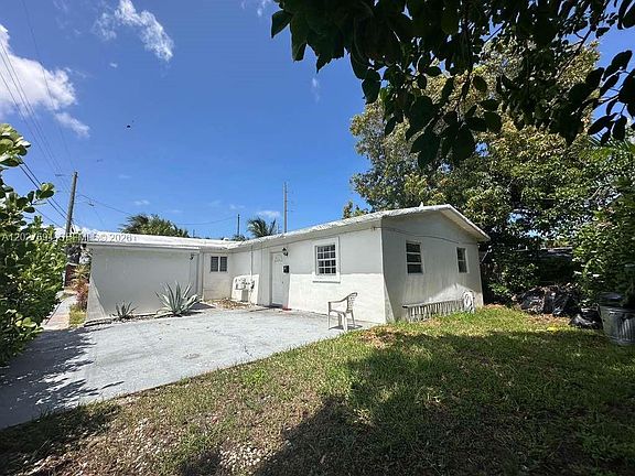 5th image of 685 SW 7th Ter