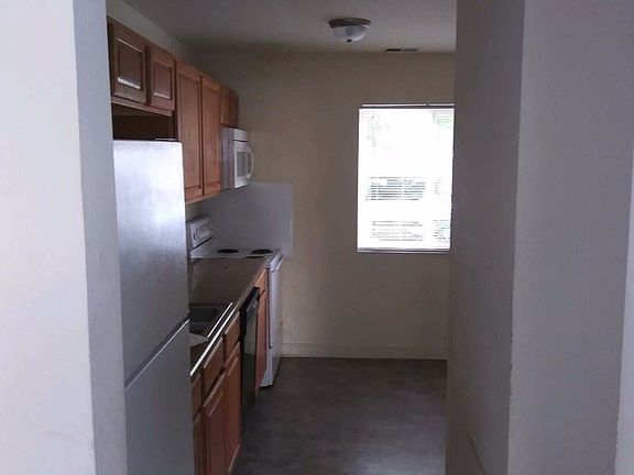 3rd image of 156 Jenness Ln APT H