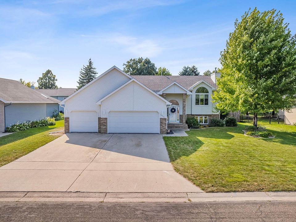 1st image of 2619 N River Dr