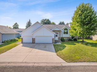 2619 N River Dr, Moorhead, MN 56560