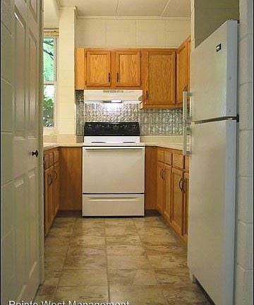 2nd image of 902 Brightwood Manor Dr