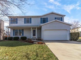 2703 Sandstone St, Bloomington, IL