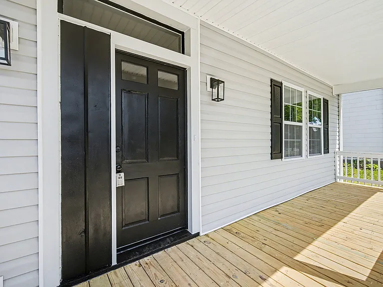 512 Bancroft Ave — Photo 8