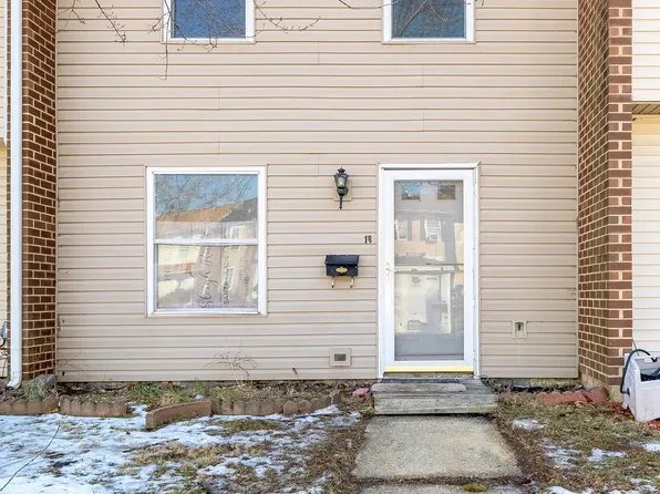 18 Kayak Ct, Newark, DE 19702