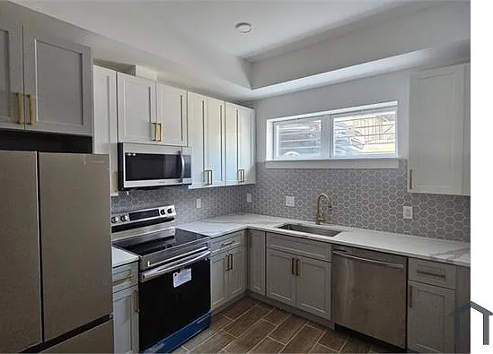 2230 Nicholson St SE — Photo 4