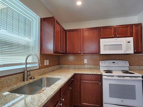 5th image of 406 E 18th St