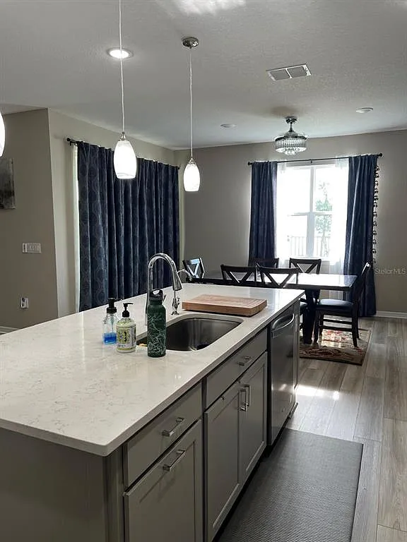 5 bed, 4.5 bath, 3416 sqft, $3,300 — Photo 3