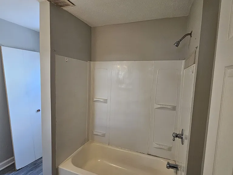 3204 West 73rd Street - Downstairs — Photo 3