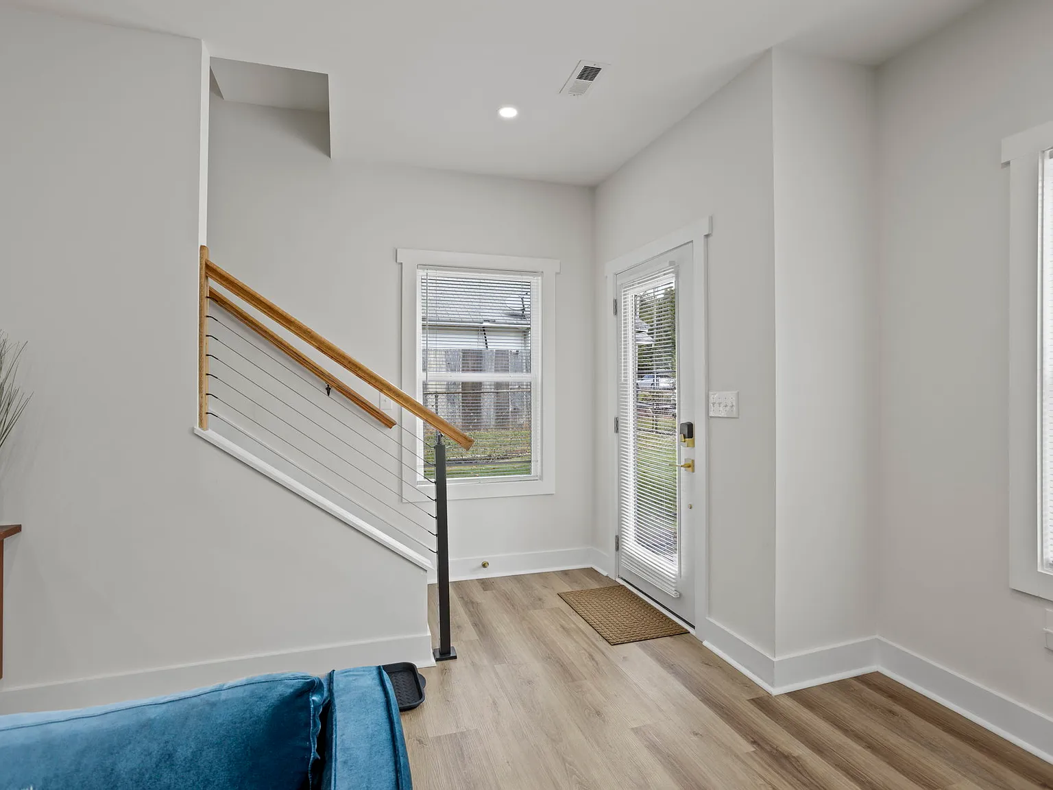 3 bed, 2.5 bath, 1550 sqft, $2,100 — Photo 3