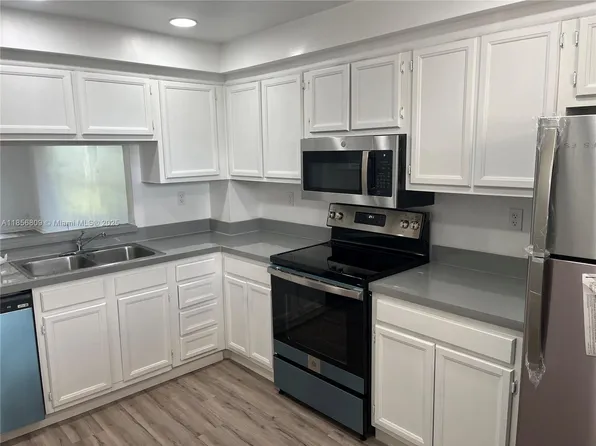 8735 Ramblewood Dr APT 413, Pompano Beach, FL 33071