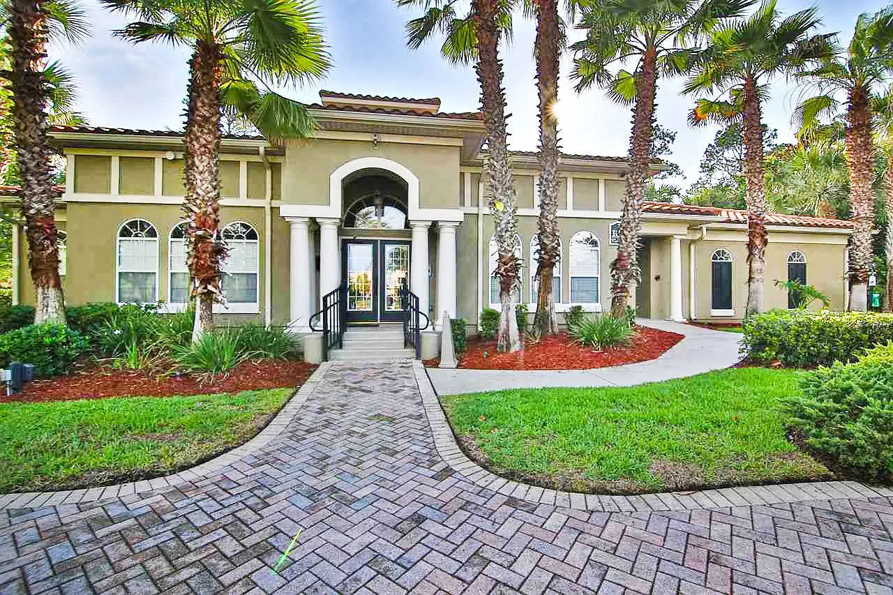1 bed, 1.0 bath, 740 sqft, $1,475 — Photo 3
