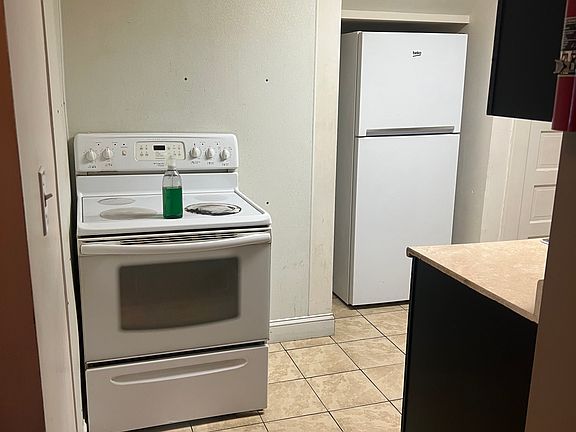 3rd image of 834 20th St #1