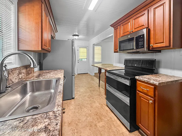 107 Ann Dr — Photo 8
