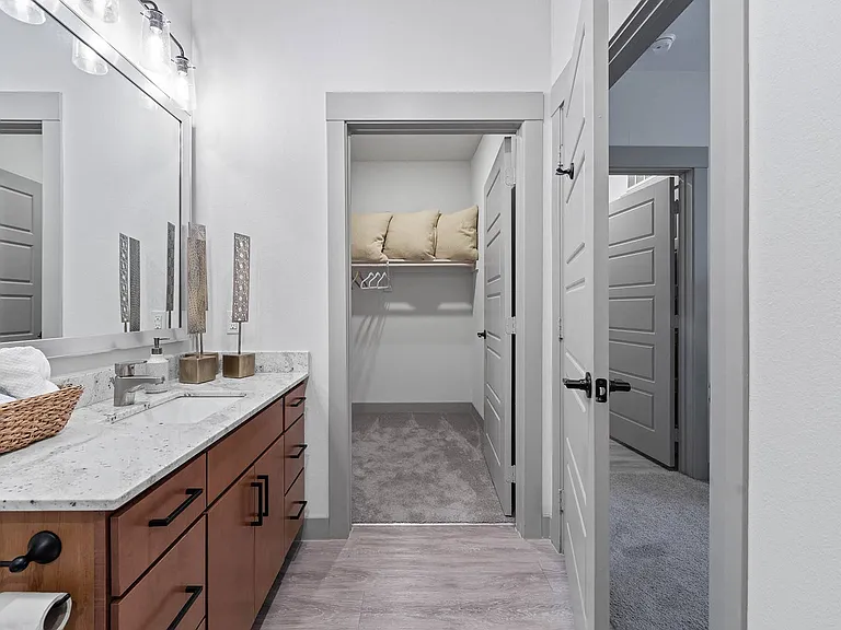Knox at Metrocenter Apartments — Photo 30