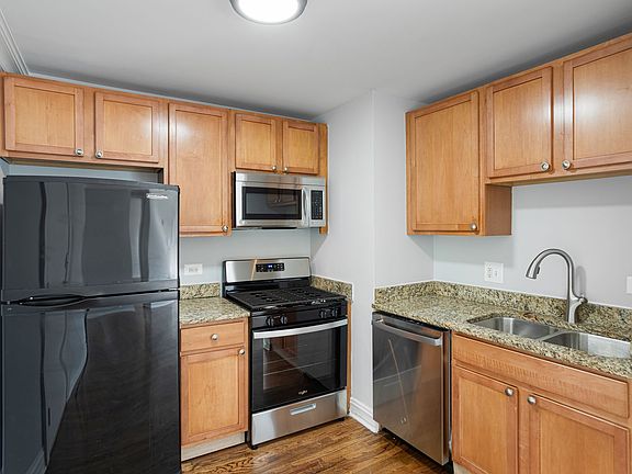3rd image of 7616 N Marshfield Ave APT 202