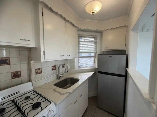 87 Winthrop Shore Dr APT 1, Winthrop, MA 02152