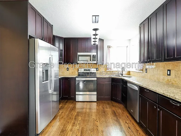1144 E 12th Ct — Photo 9