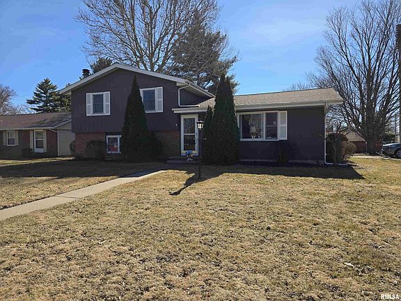 2nd image of 1410 E Locust St