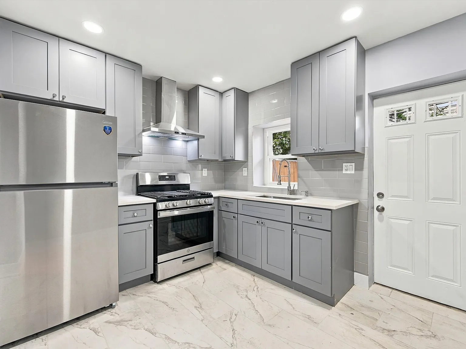 3 bed, 2.5 bath, 756 sqft, $2,500 — Photo 1