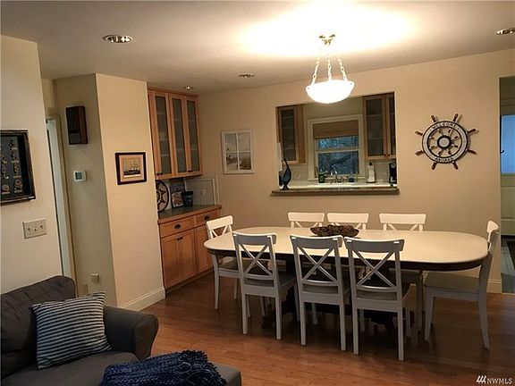 Dining area with built ins,pass through to kitchen, ease for serving.