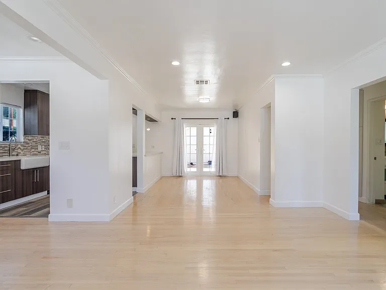 3960 Mayfield Ave — Photo 6