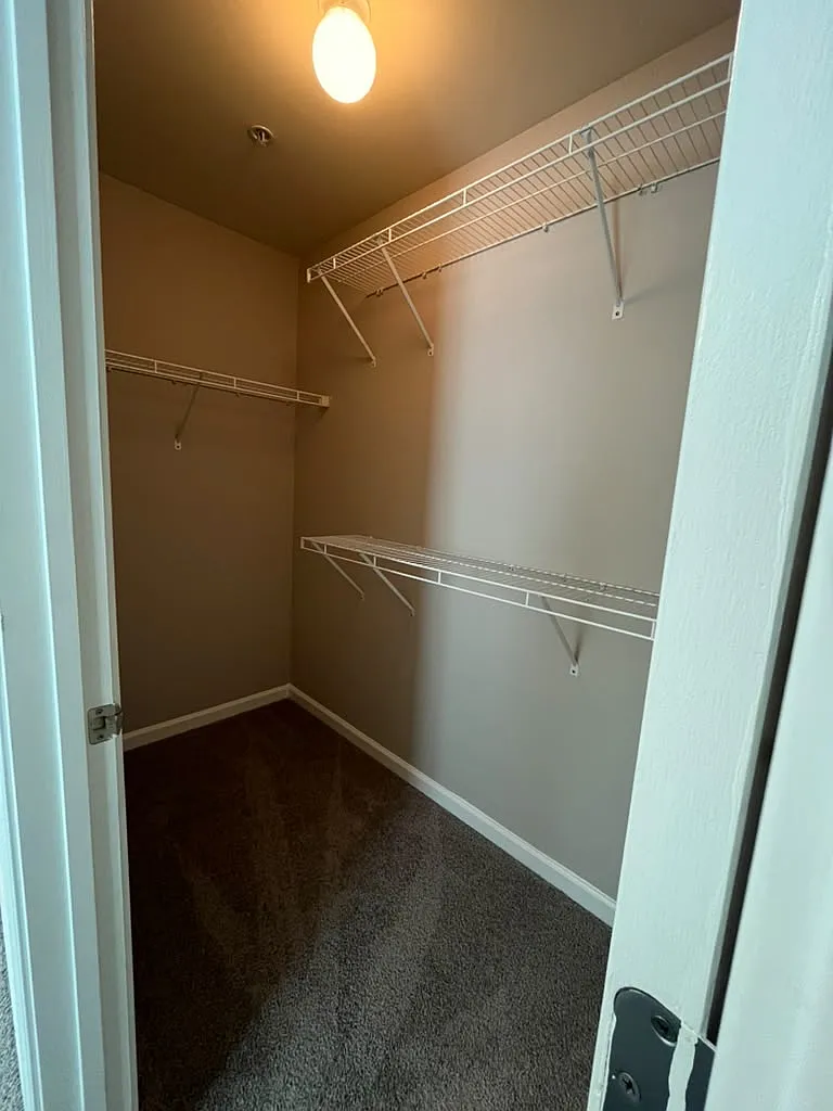3 bed, 2.5 bath, 1926 sqft, $1,900 — Photo 2
