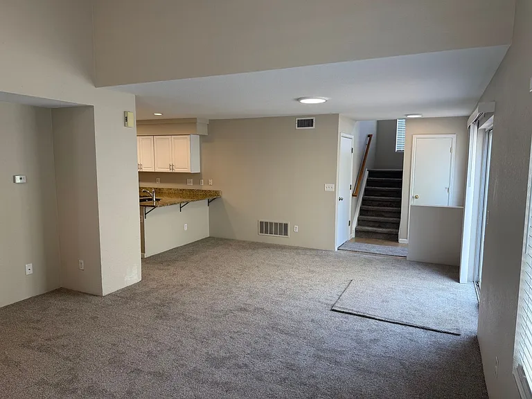 4783 Perth St — Photo 6
