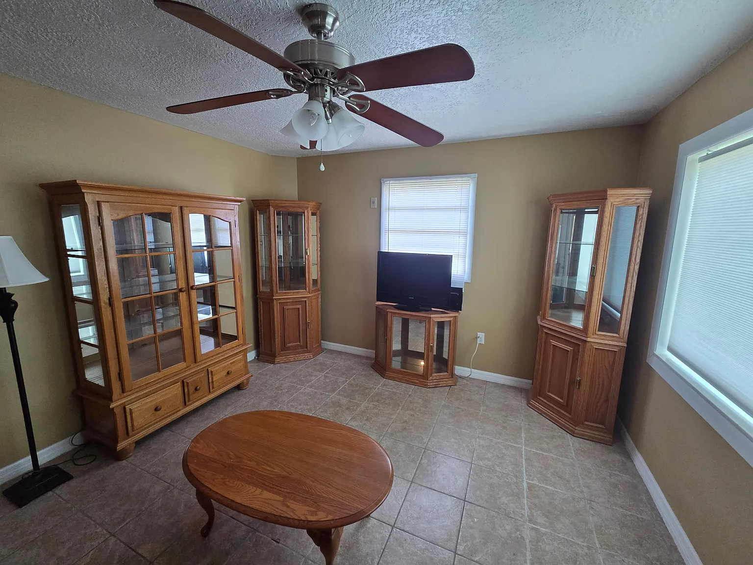 3 bed, 1.5 bath, 918 sqft, $1,850 — Photo 1