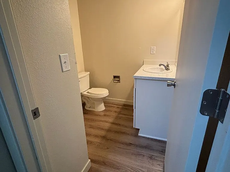 Davis Park Apartments — Photo 33
