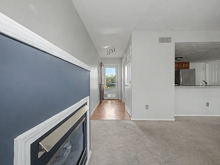 1004 Doral Dr — Photo 7