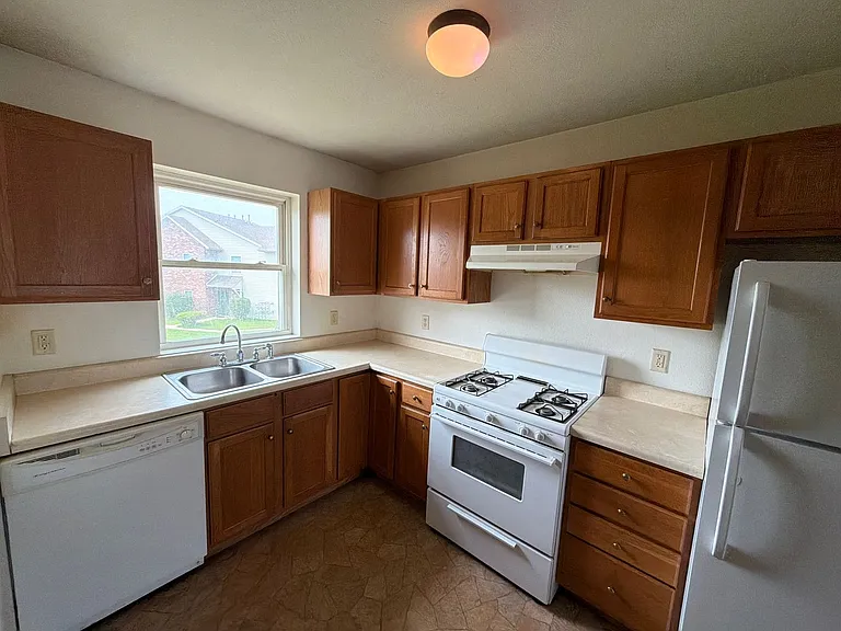 279 Woodridge Ct — Photo 6