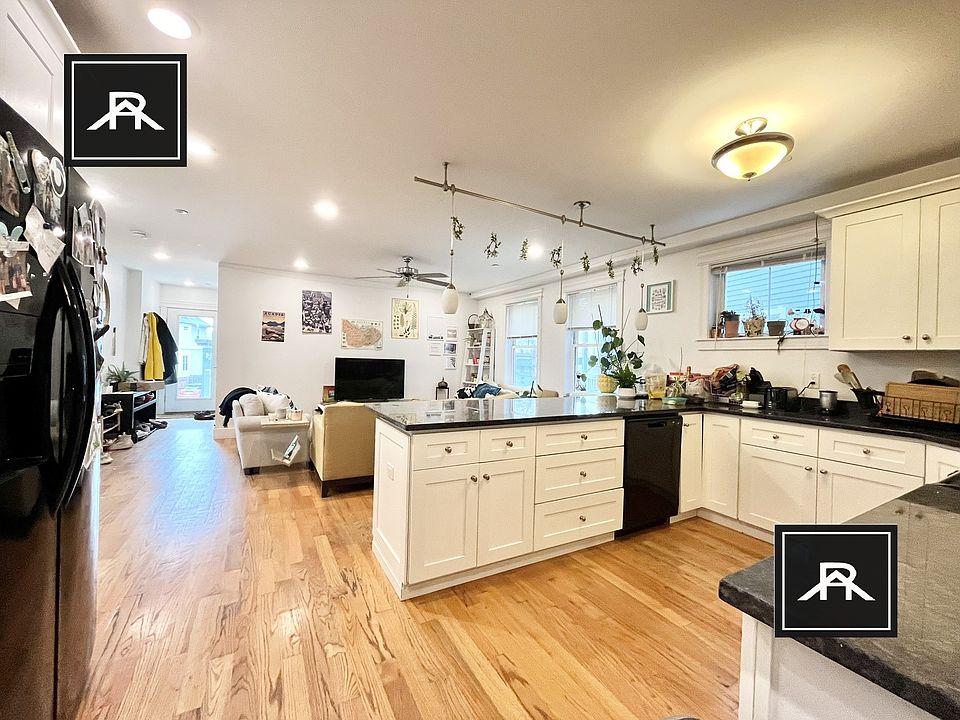 1st image of 12 Fern St #12