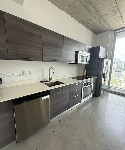 151 SE 1st St #2906 — Photo 3