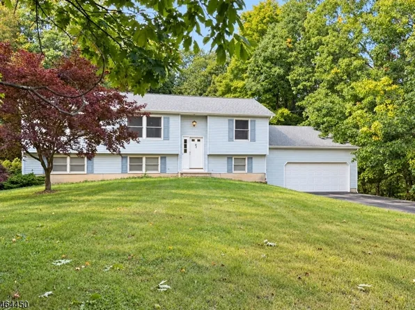82 Winding Hill Dr, Vernon Twp., NJ 07461