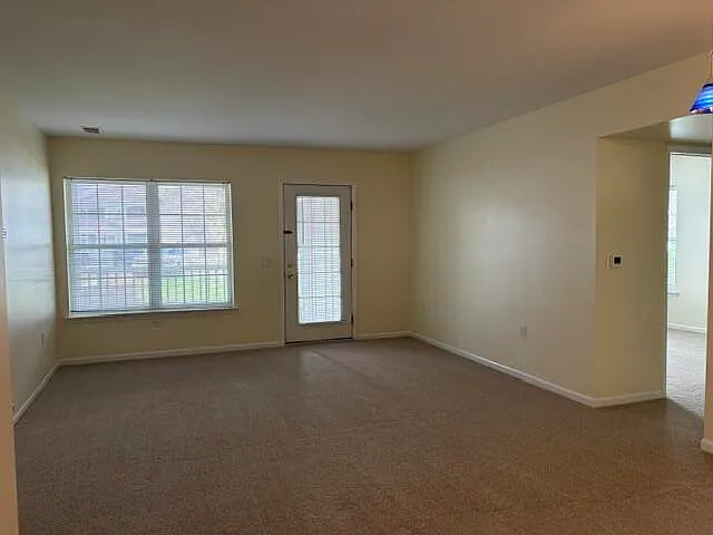2736 S Knightsbridge Cir — Photo 7