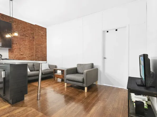 235 E 51st St APT 3A, New York, NY 10022