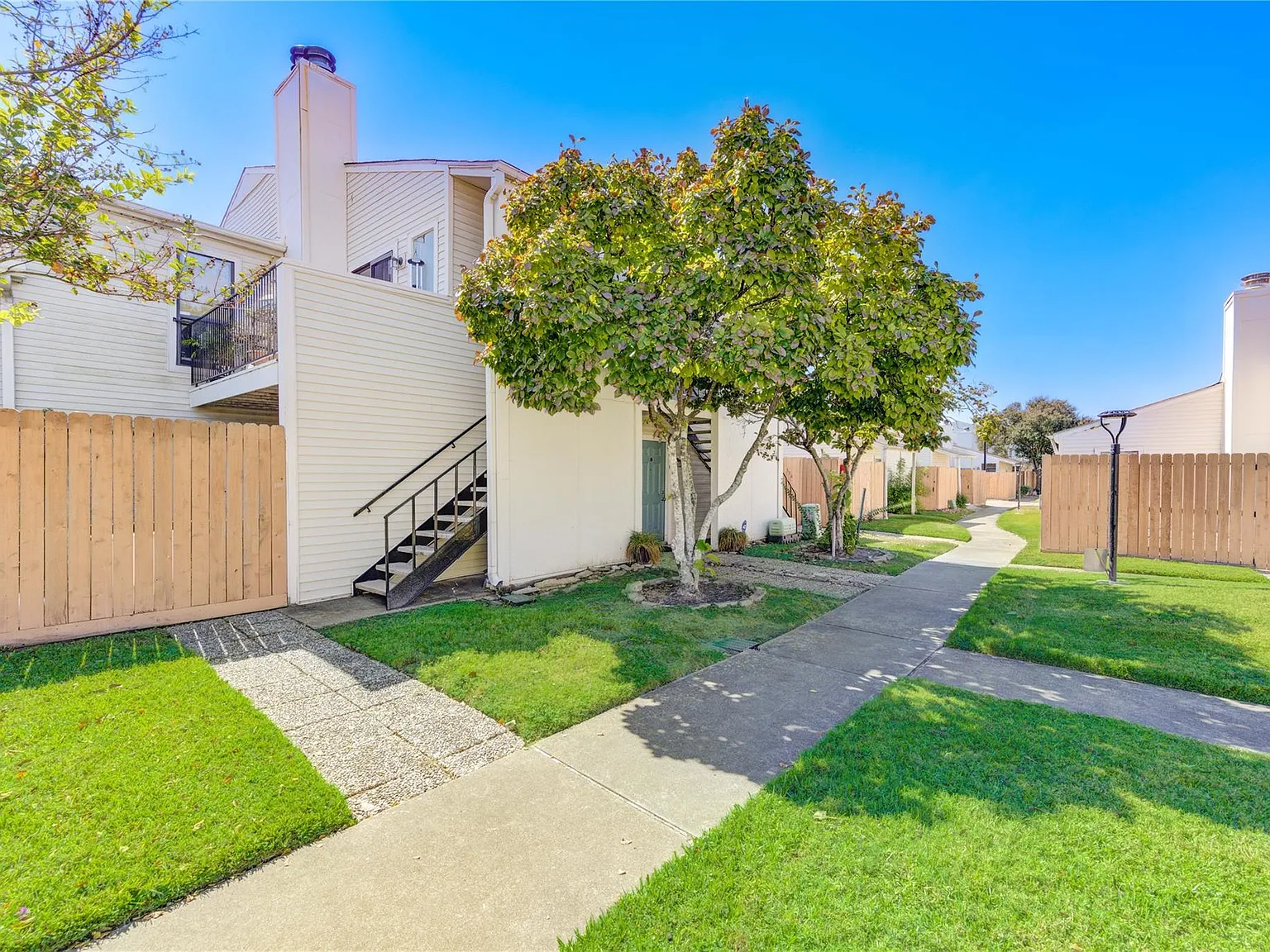 2 bed, 2.0 bath, 1120 sqft, $1,200 — Photo 4