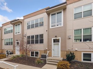 2337 River Pointe Ln, Minneapolis, MN 55411