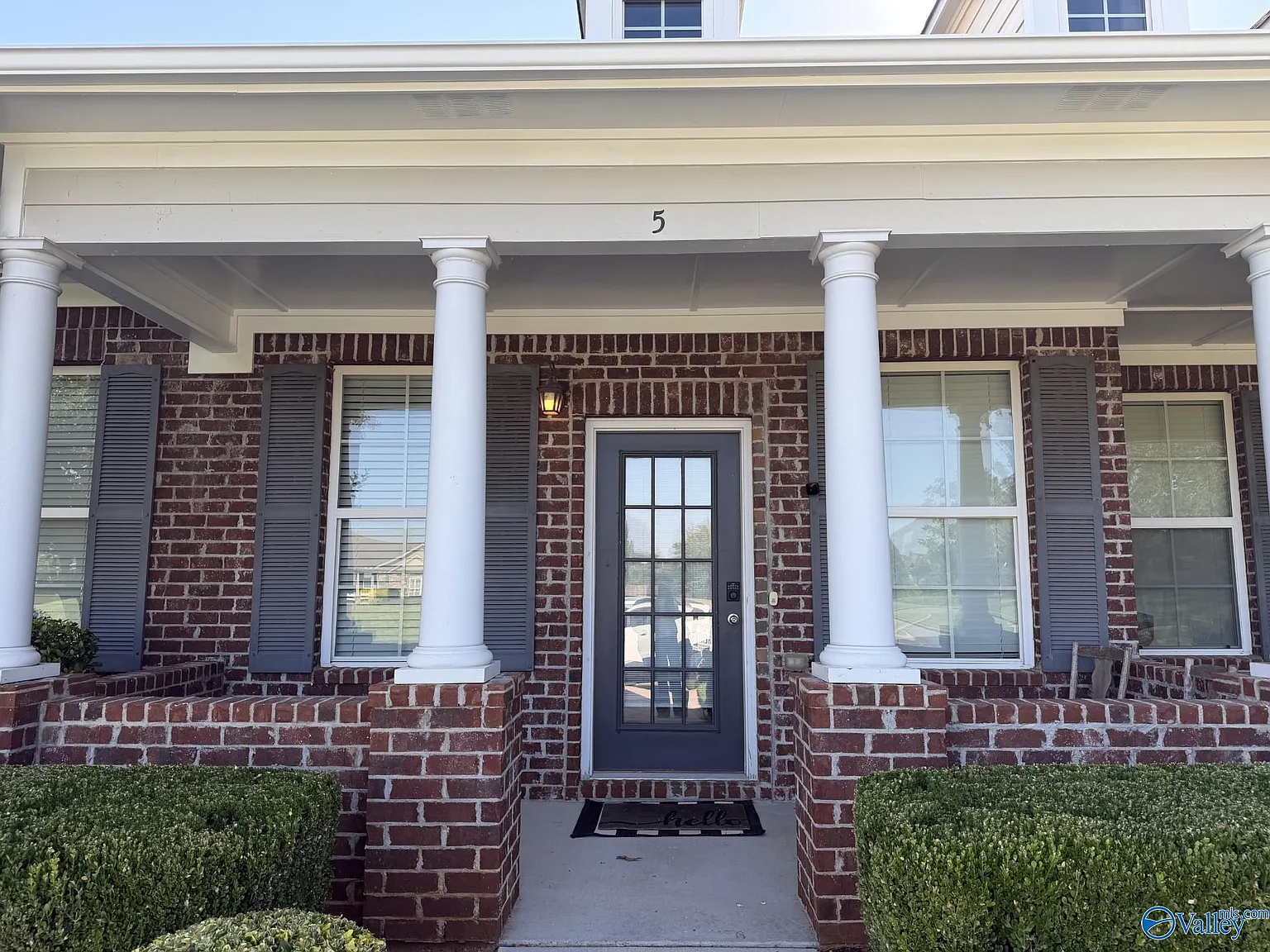 3 bed, 2.5 bath, 1908 sqft, $2,450 — Photo 1
