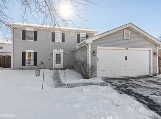 332 Country Ln, Algonquin, IL 60102