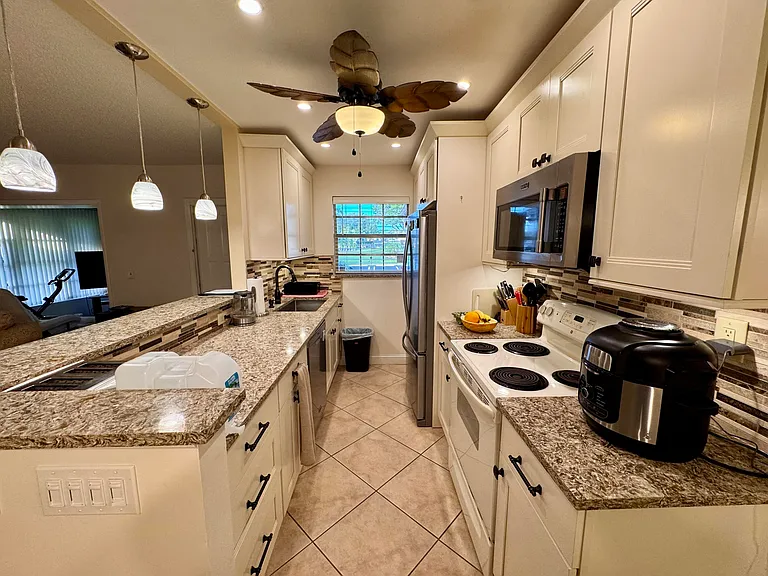 1252 Club Dr W #D — Photo 8