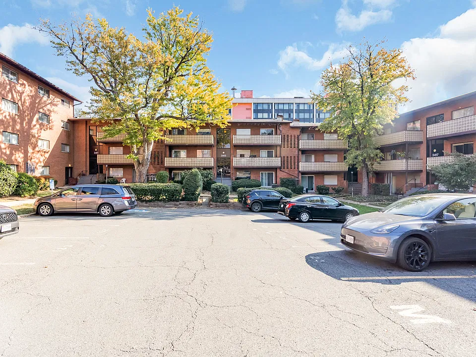 Carlyn Hill Apartments