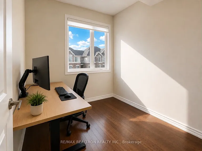 8 Thomas Frisby Jr Cres — Photo 7