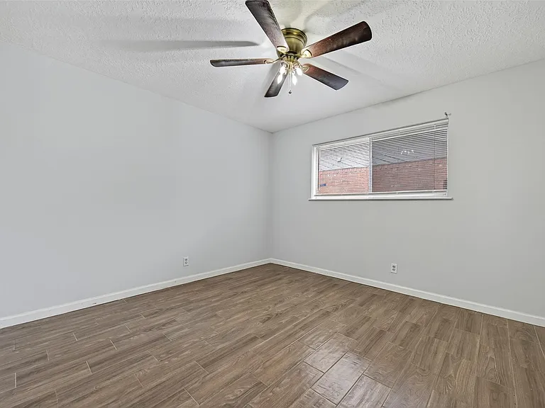 6102 Crakston St — Photo 27