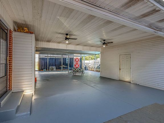 2nd image of 218 Admiral Cir