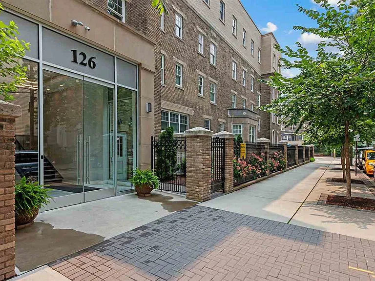 126 Delaware Ave #3 — Photo 19