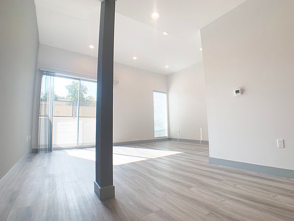 2nd image of 4025 Grand View Blvd #29