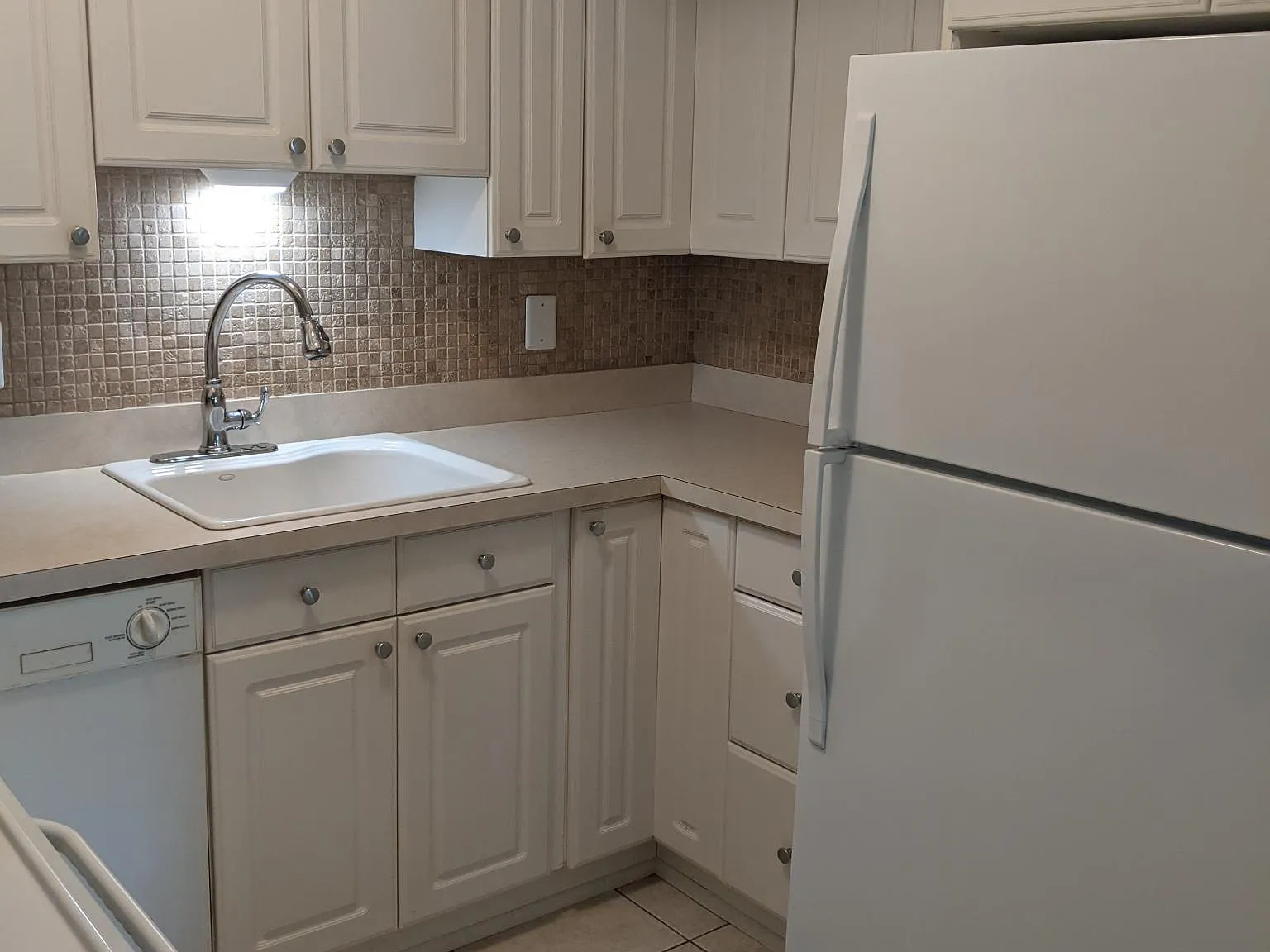 1 bed, 755 sqft, $1,300 — Photo 3